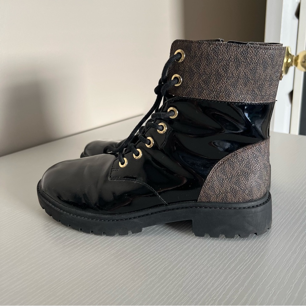 Stylish Michael Kors Black Logo Women's Boots - Picture 3 of 7